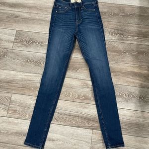 Hollister size 1 R skinny stretch jeans- excellent condition